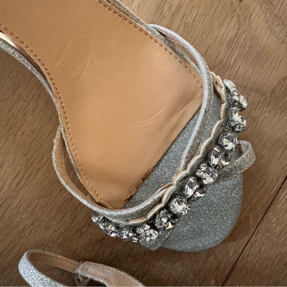 BADGLEY MISCHKA Giona Silver Glitter Rhinestone Ankle Strap Sandals - Picture 3 of 7